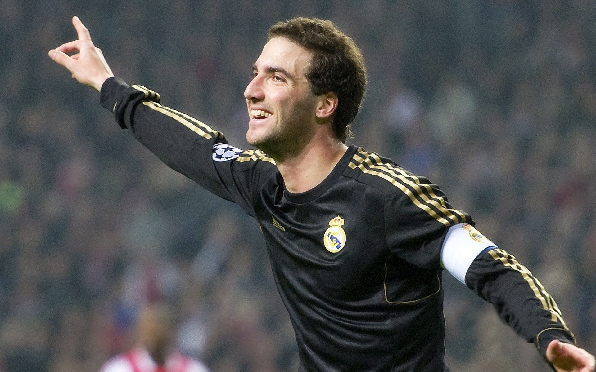 Kaiyun官方登录入口-乔治·巴尔：从中场到防线，他的全面能力让全黑队防守更加坚实